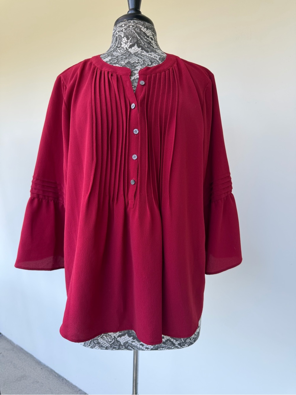 Red Pleated Button-Front Women's Blouse by CeCe size XXL